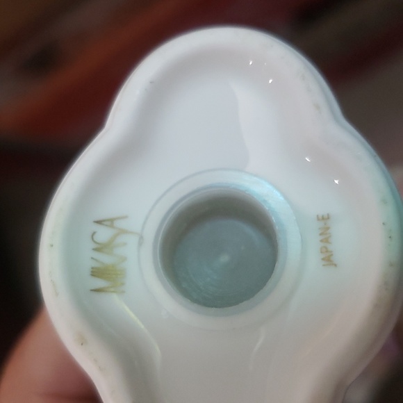 Mikasa Bone China Salt and Pepper shakers. Rue Royale - Picture 3 of 4